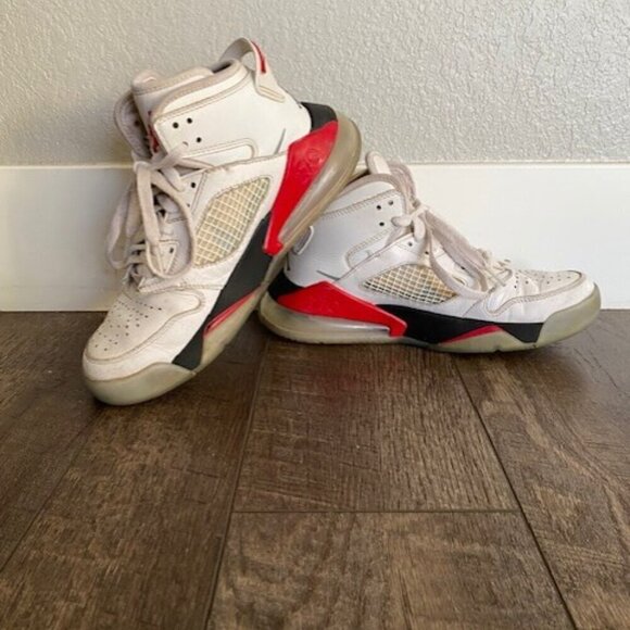 AIR JORDAN Mars 270 White Fire Red Basketball Shoes Sneakers Youth 5 - Picture 3 of 15